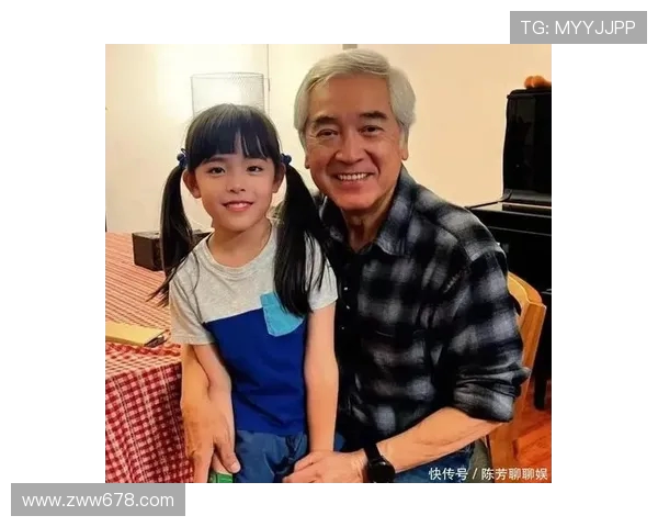 尔冬升女友晒 9 岁女儿近照：萌娃从容应对粉丝，“片场暴君” 变身慈父